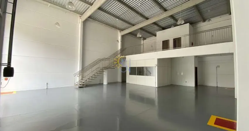 Galpão para Locação em Camboriú, Centro, 3 banheiros