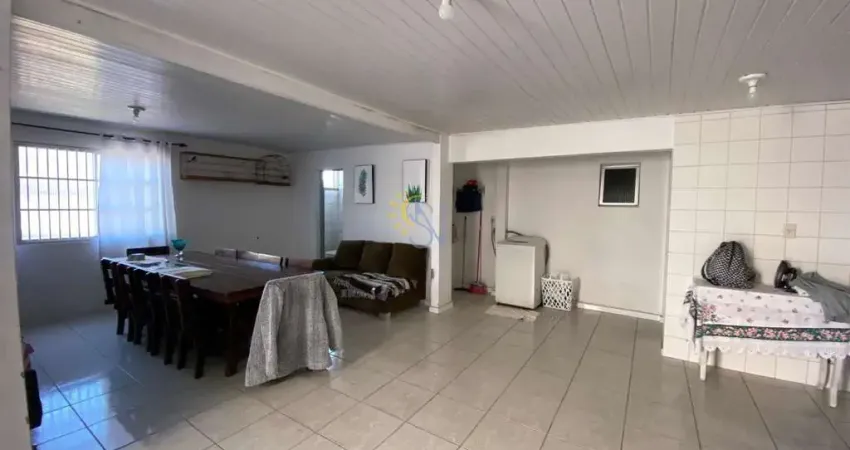 Casa para Locação em Balneário Camboriú, Centro, 3 dormitórios, 2 banheiros, 4 vagas