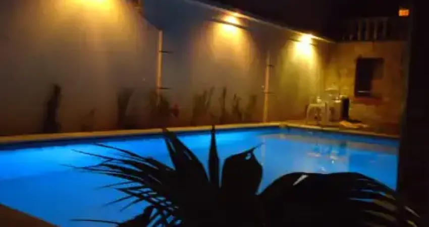 Linda casa com piscina 3 dormitórios sendo 1 suite, oportunidade!