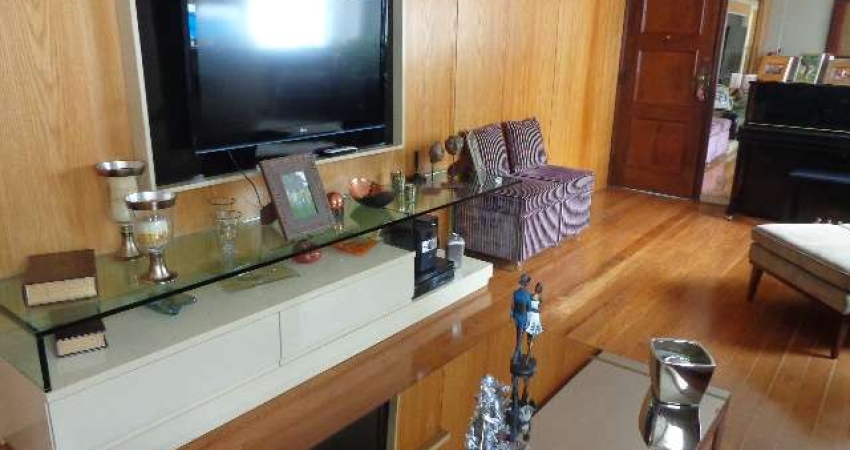 Apartamento à venda no bairro Lourdes com 4 dormitórios e 160 m² de área útil.