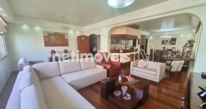 Apartamento à venda no bairro Serra com 220m² e 4 dormitórios/quartos disponíveis.