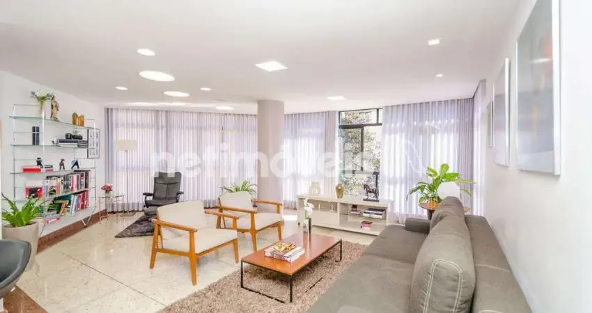 Apartamento à venda no bairro Serra com 200 m² e 4 dormitórios/quartos disponíveis