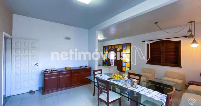 Casa residencial à venda no Coração Eucarístico com 250 m² e 3 dormitórios/quartos disponíveis.
