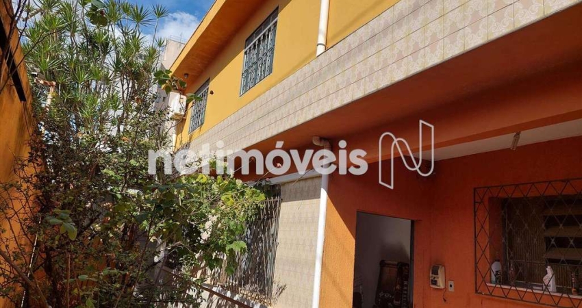 Casa residencial à venda no bairro Sagrada Família com 330 m² e 6 dormitórios/quartos.