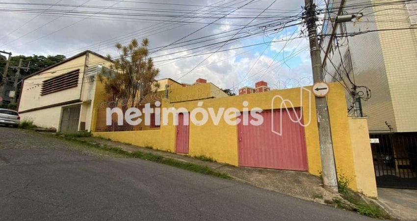 Casa residencial à venda no bairro Padre Eustáquio com 128 m² e 3 dormitórios.
