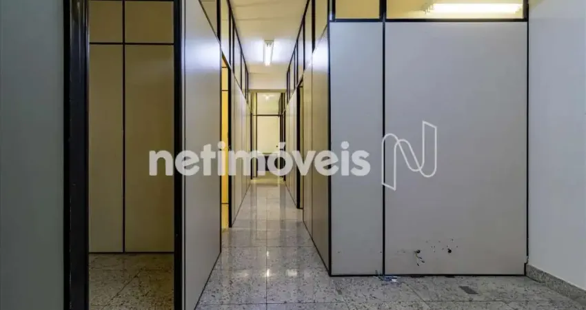 Escritório à venda no bairro Funcionários com 108m² de área útil disponível.
