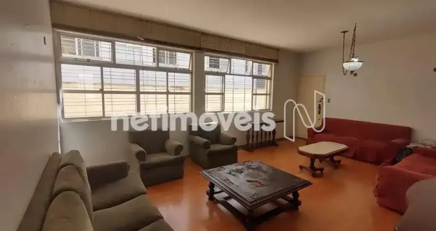 Apartamento à venda no bairro Santo Agostinho com 220 m² e 4 dormitórios/quartos.