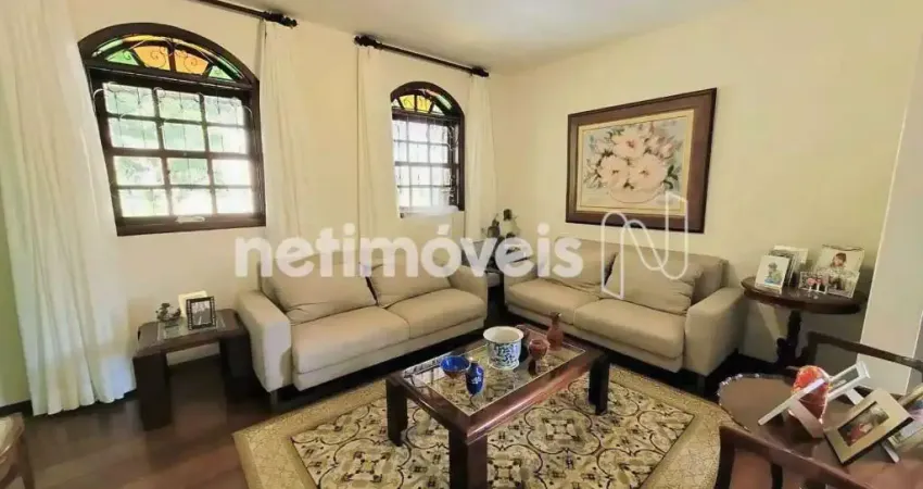 Casa residencial à venda no bairro Santa Lúcia com 5 dormitórios e 340m² de área útil.