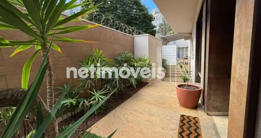 Casa residencial à venda no bairro Serra com 310 m² e 5 dormitórios/quartos.