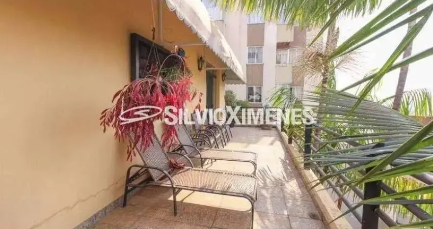 Casa Triplex à venda com 294m², 4 quartos e 3 vagas