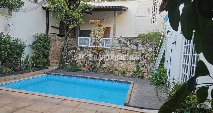Residencial › Casa com 380,00 (M²), 5 quartos e 3 vagas para Aluguel