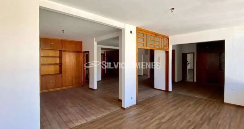 Residencial › Casa com 750,00 (M²), 5 quartos e 2 vagas para Aluguel
