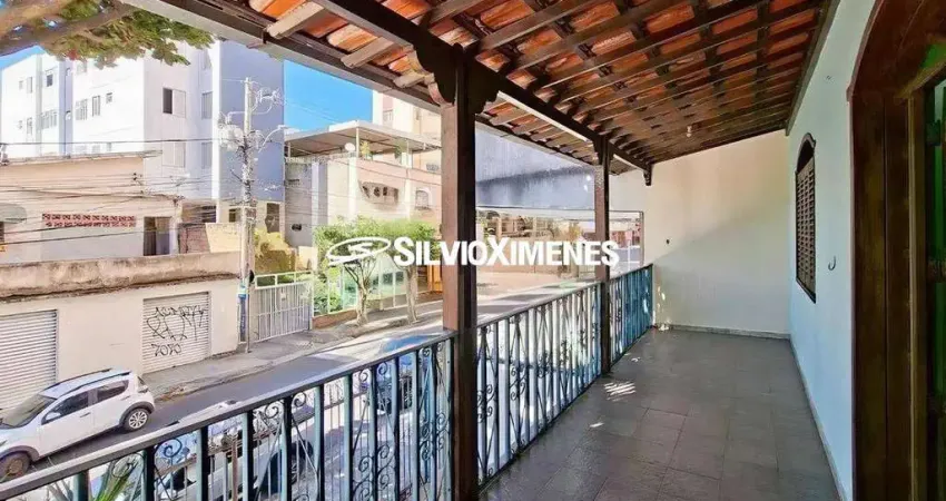 Residencial › Casa no Sagrada Família com 480,00 (M²), 4 quartos e 5 vagas para Venda