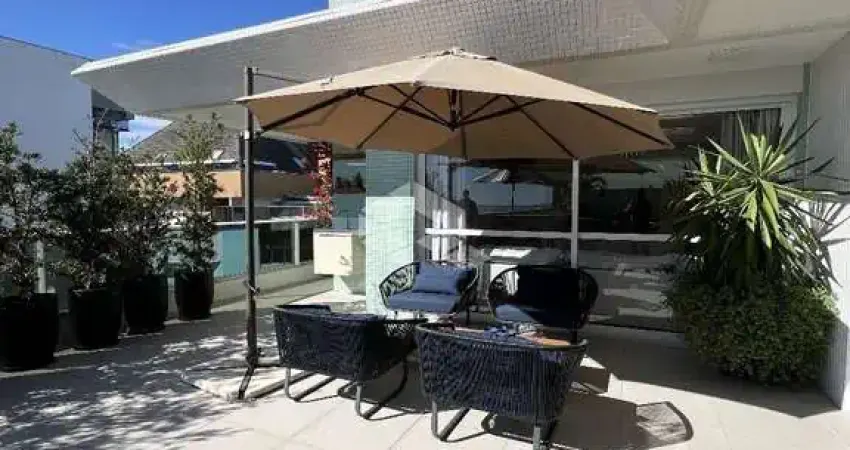 Mobiliada e equipada cobertura com 4 quartos em condomínio clube pé na areia na cachoeira do bom jesus!!