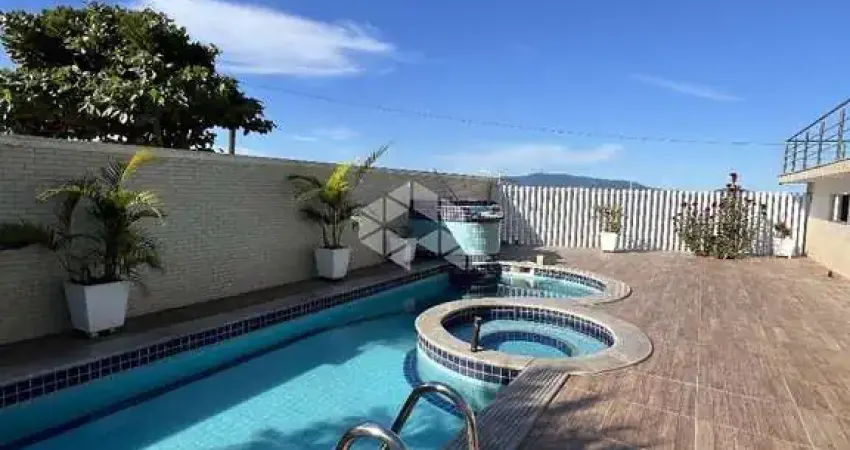 Casa pé na areia com vista espetacular do mar no coração de são josé/sc