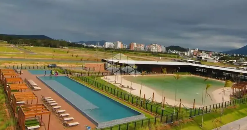 Lote exclusivo com fundo para o lago no reserva da pedra - pedra branca