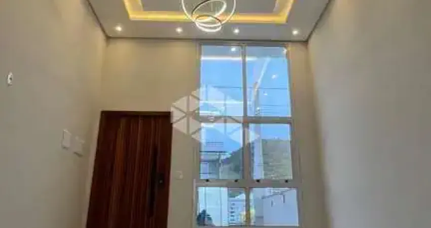 Casa nova sozinha no terreno, com 3 quartos sendo 1 suíte! vaga coberta 2 carros!