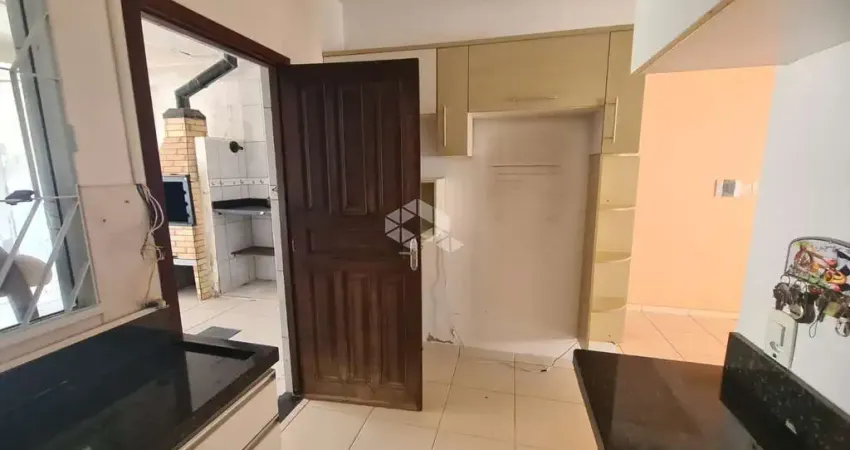 Casa ampla com 2 quarto mais 2 vagas de garagem e churrasqueira em são josé/sc
