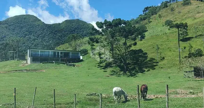 Sítio com 3 quartos e 210m² privativos no bairro lomba alta em alfredo wagner/sc