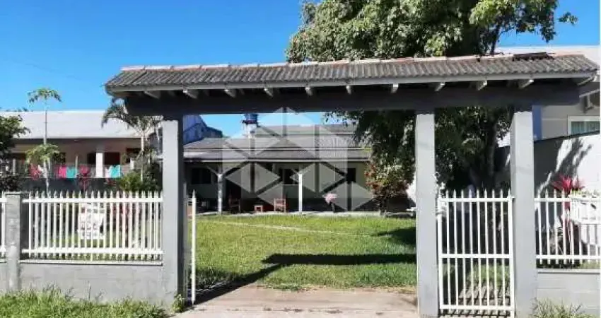 Casa mobiliada com 2 quartos - praia da pinheira - palhoça/sc