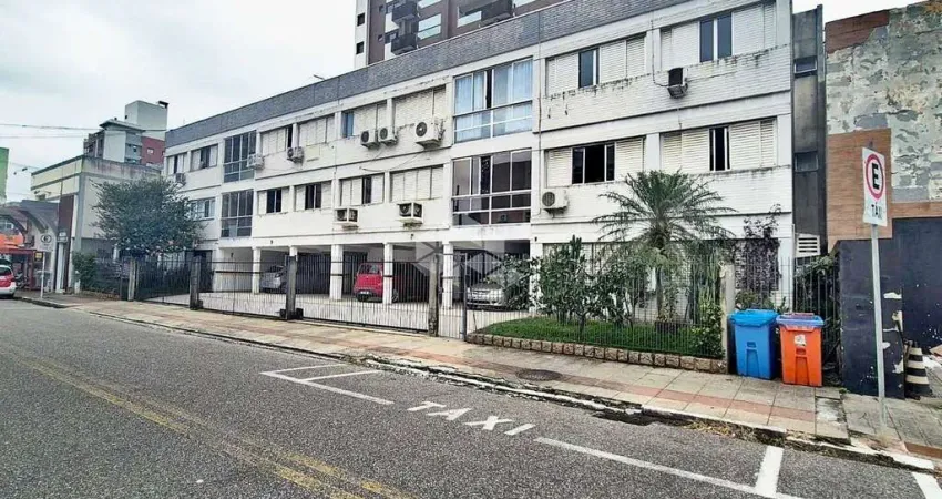 Apartamento à venda com 3 quartos sendo 1 suíte e 1 vaga de garagem no bairro coqueiros em florianópolis/sc.