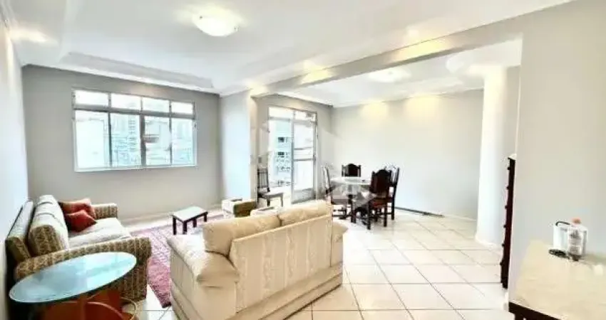 Apartamento á venda com 3 quartos sendo 1 suíte e 2 vagas de garagem no bairro canto em florianópolis/sc.