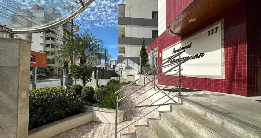 Apartamento com 3 quartos sendo 1 suíte e 1 vaga de garagem no bairro kobrasol