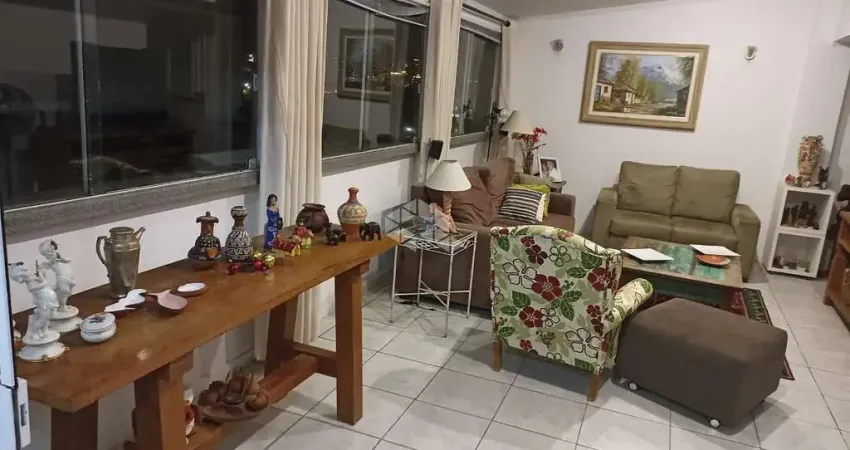 Ampla cobertura, bairro nobre, próximo a todo comércio e ufsc