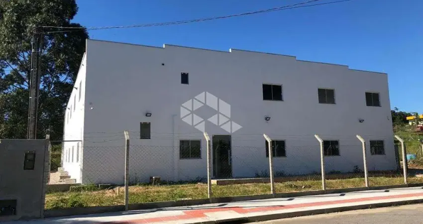 Prédio comercial no bairro forquilhas, em são josé, sc, medindo 700m² de área total, 02 pavimentos, e 15 vagas de garagem