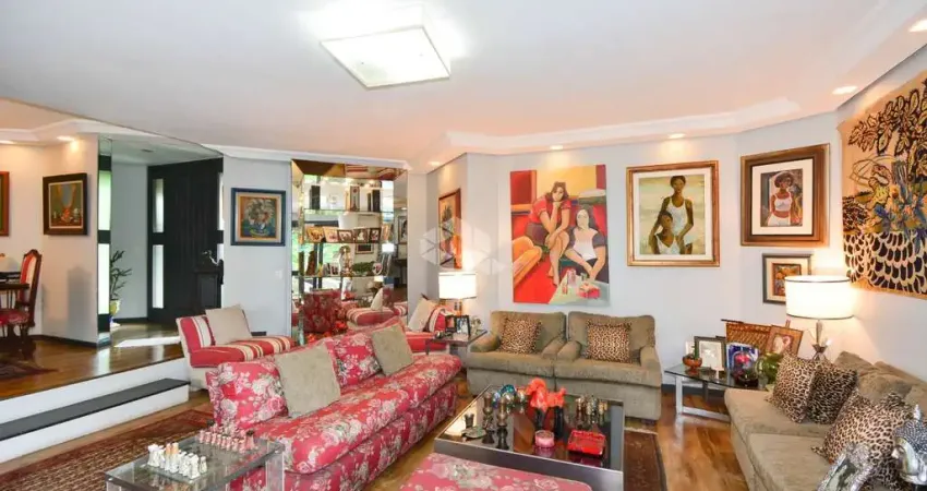 Casa residencial no bairro centro, em florianópolis, sc, semi-mobiliada, sacada, hidromassagem, 04 dormitórios sendo 03 suítes, 04 vagas garagem.