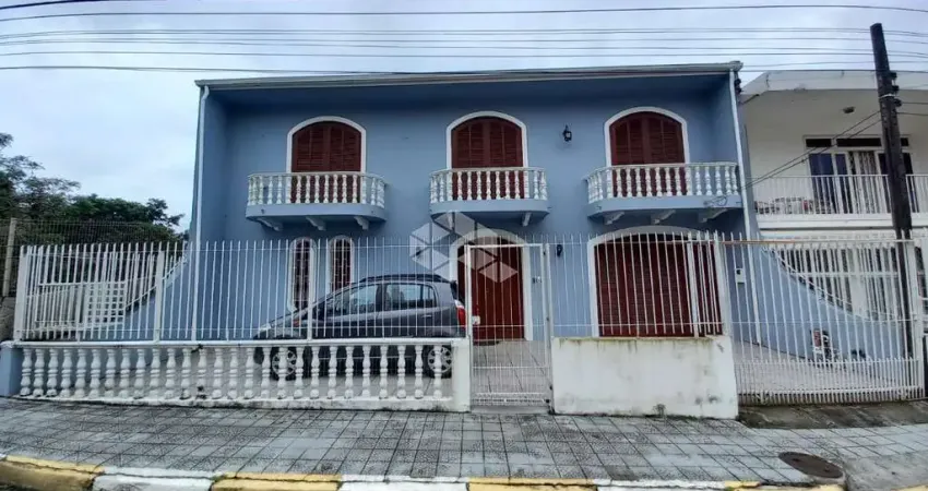 Casa à venda com 4 quartos, 300m², em coqueiros, florianópolis-sc