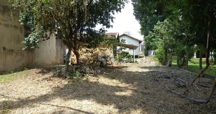 Terreno no bairro barreiros, em são josé, sc, com 678m² de área total e viabilidade para até 14 pavimentos.