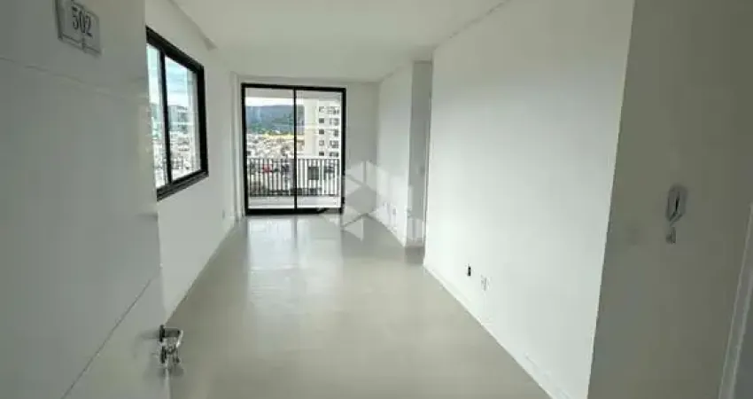 Apartamento novo no bairro perequê, em porto belo, sc, sacada com churrasqueira, lavabo, 02 suítes, e 01 vaga de garagem.