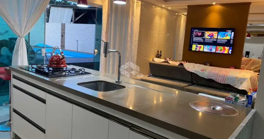 Casa residencial no bairro potecas, em são josé, sc, com piscina, 02 dormitórios, sendo 01 suíte, e 03 vagas de garagem.