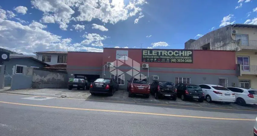 Galpão no bairro bela vista, em são josé, sc, com 815m² privativos, e 01 banheiro social.