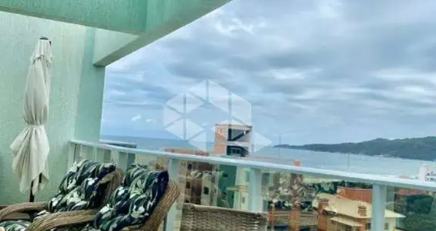 Apartamento duplex em mariscal, bombinhas, sc, com churrasqueira, 03 dormitórios sendo 01 suíte, e 02 vagas de garagem.