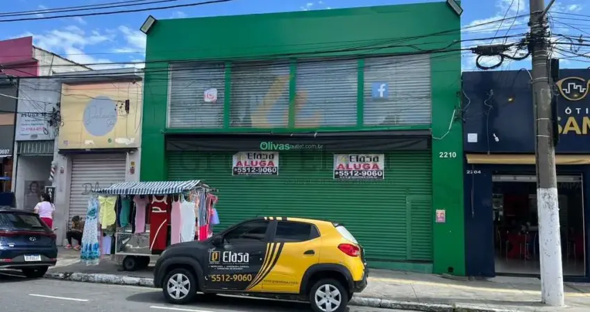 Prédio comercial com 600m², salão térreo, subsolo e piso superior