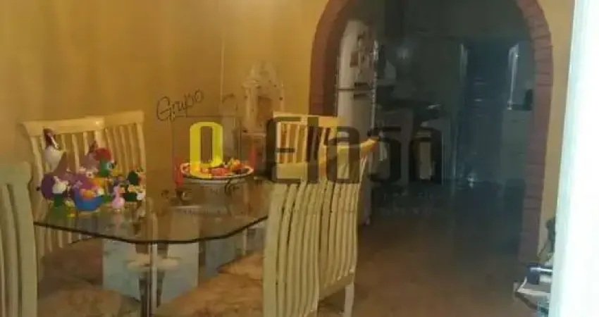 Casa térrea com 2 dormitórios, 1 vaga, 190,00m², em Campo Belo, São Paulo, SP.