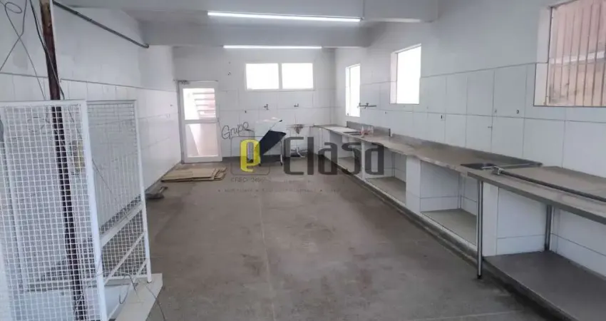 Casa à venda na Avenida Getúlio Vargas, 584, Jardim Cinira, Itapecerica da Serra