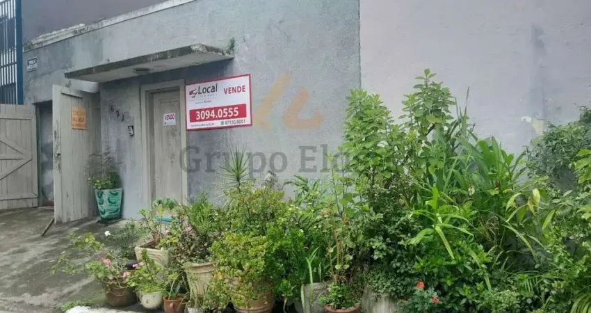Casa com Duas Frentes à Venda em Santo Amaro - Localização Privilegiada!