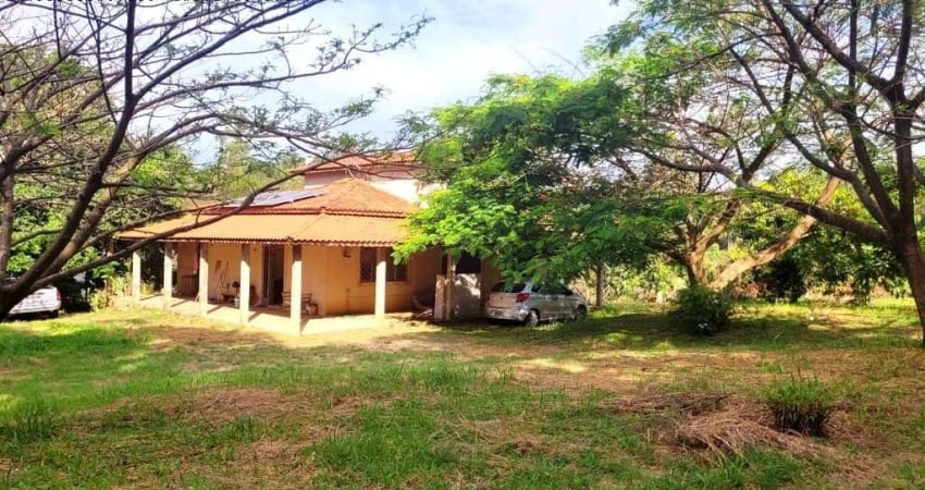 Sítio para Venda em Amparo, Bairro das Rosas, 3 dormitórios, 1 suíte, 3 banheiros, 10 vagas