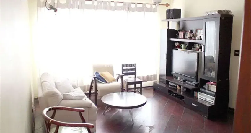 Aluga-se conjunto comercial de 137m² com 3 salas, 3 banheiros e 2 vagas