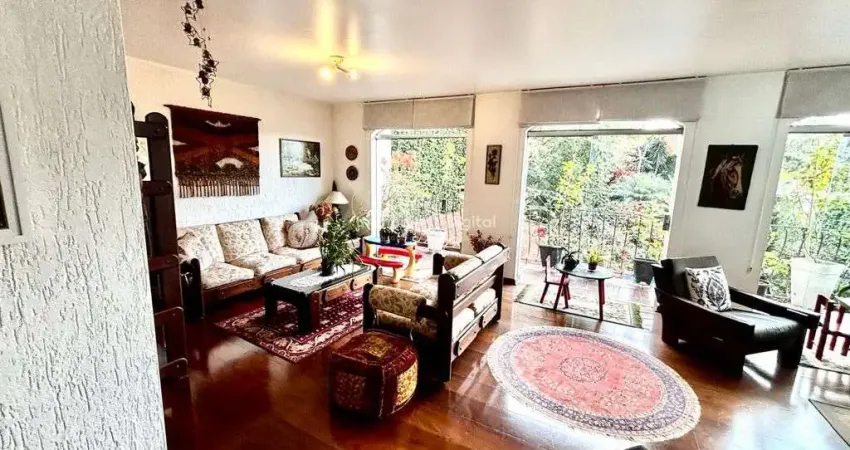 Vende-se sobrado de 356m² de área construida com 4 quartos (2 suíte) e 4 vagas