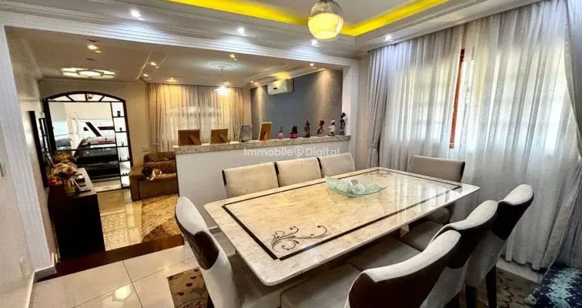 Vende-se casa de 250m² construídos, 3 quartos (1 suite) e 3 vagas