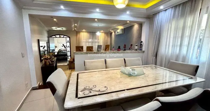 Vende-se casa de 250m² construídos, 3 quartos (1 suite) e 3 vagas