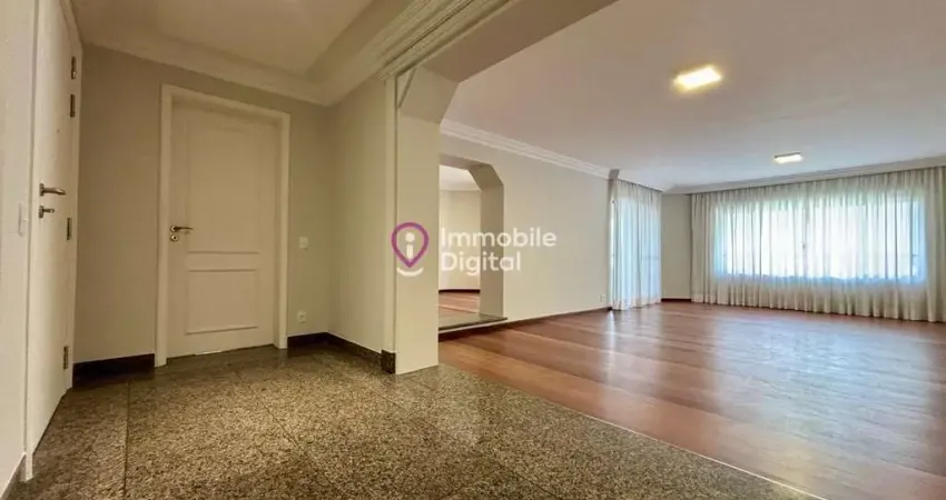 Vende-se apartamendo de 310m² com 4 suites, 4 vagas e despensa