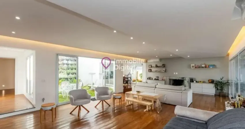 Casa Reformada à Venda com 4 Suítes, 4 Vagas com 295m² - Jardim Marajoara