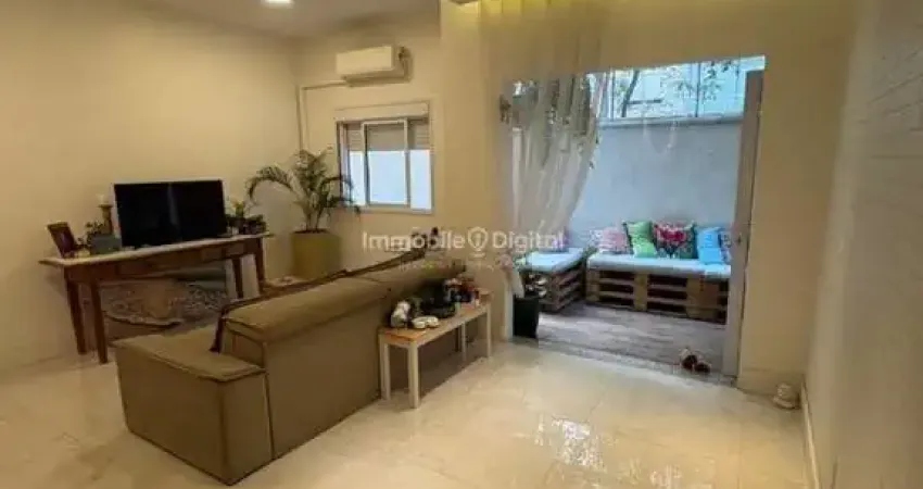 Apartamento a Venda no bairro Vila Isa 2 quartos, 2 banheiros, 1 vaga e quintal