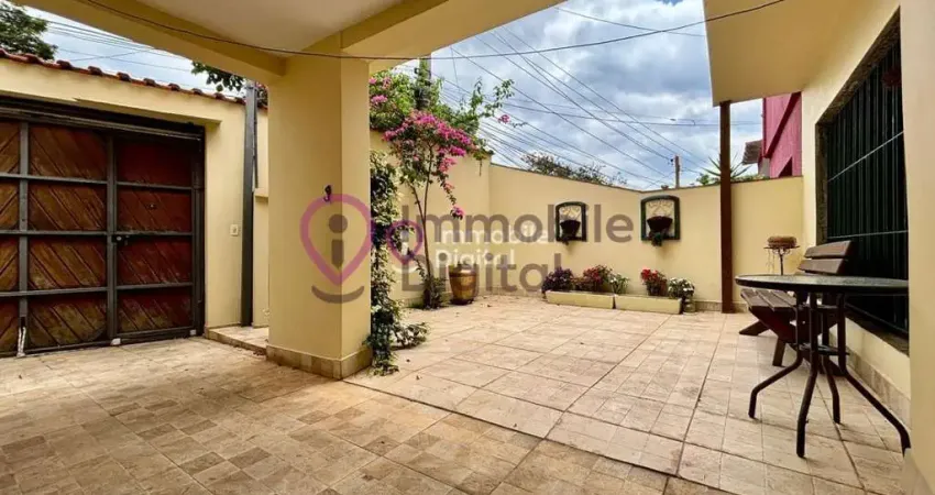 Casa à Venda 175m², 3 quartos, churrasqueira carvão e 2 vagas- Alto da Boa Vista