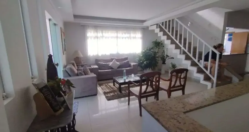 SOBRADO COM 239M² CONSTRUÍDOS, 3 SUITES E 01 VAGA DE GARAGEM, LOCALIZADO NO ESTUÁRIO EM SANTOS;